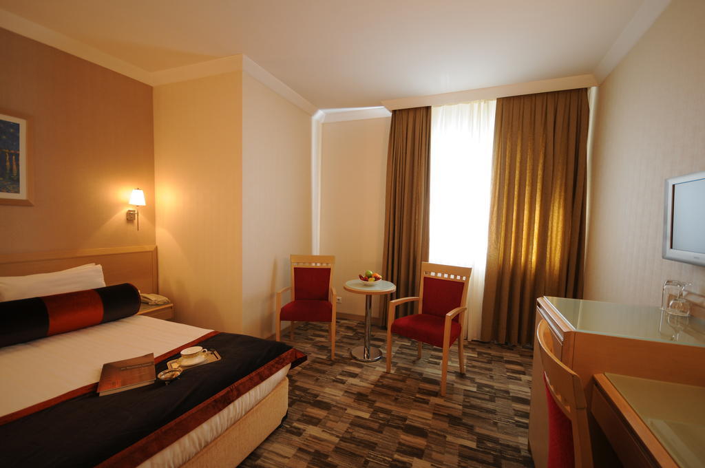 Sv Business Hotel Taksim อิสตันบูล ภายนอก รูปภาพ
